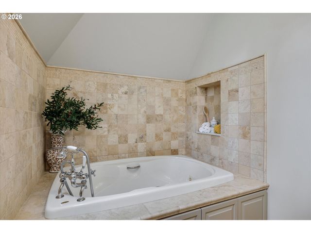 1011 TROON Rd, Lake Oswego, OR 97034