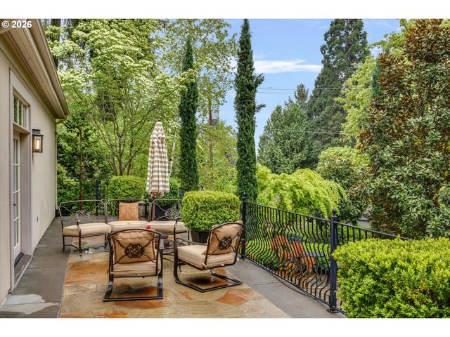 1011 TROON Rd, Lake Oswego, OR 97034