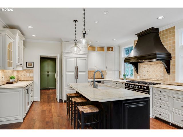 1011 TROON Rd, Lake Oswego, OR 97034