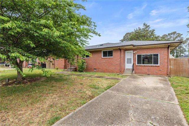 889 Hopwood LN, Virginia Beach, VA 23455