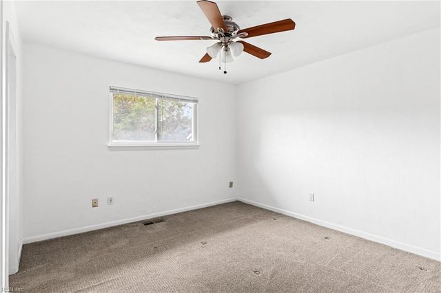 889 Hopwood LN, Virginia Beach, VA 23455