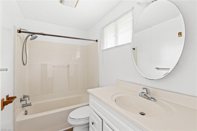 889 Hopwood LN, Virginia Beach, VA 23455