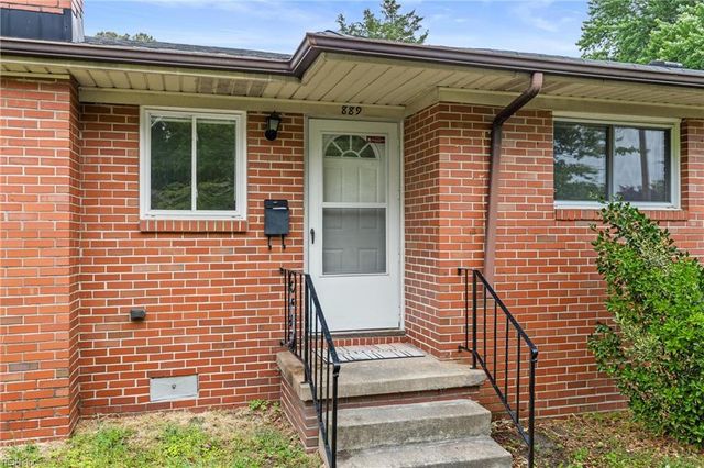 889 Hopwood LN, Virginia Beach, VA 23455