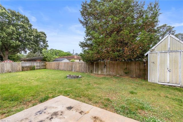 889 Hopwood LN, Virginia Beach, VA 23455