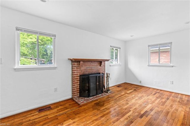 889 Hopwood LN, Virginia Beach, VA 23455