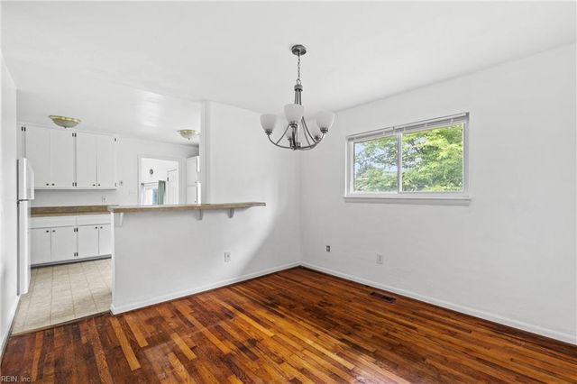 889 Hopwood LN, Virginia Beach, VA 23455