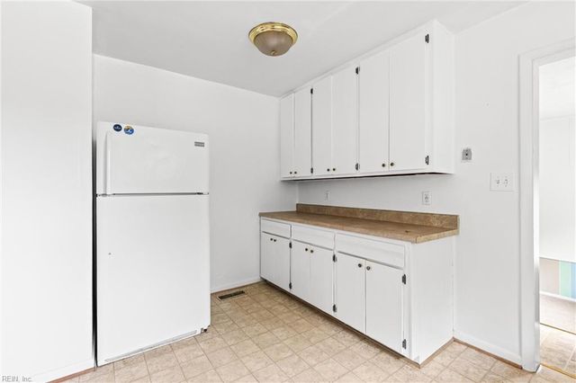 889 Hopwood LN, Virginia Beach, VA 23455