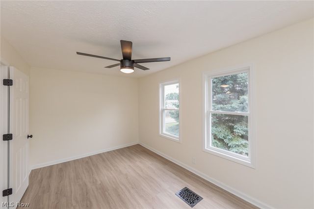 1558 Winchester Avenue, Lakewood, OH 44107