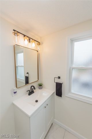 1558 Winchester Avenue, Lakewood, OH 44107