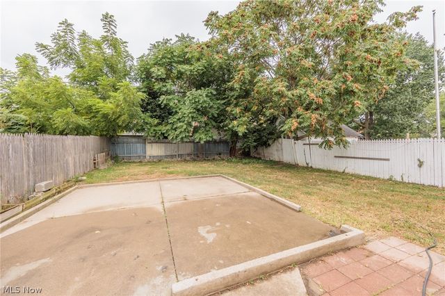 1558 Winchester Avenue, Lakewood, OH 44107