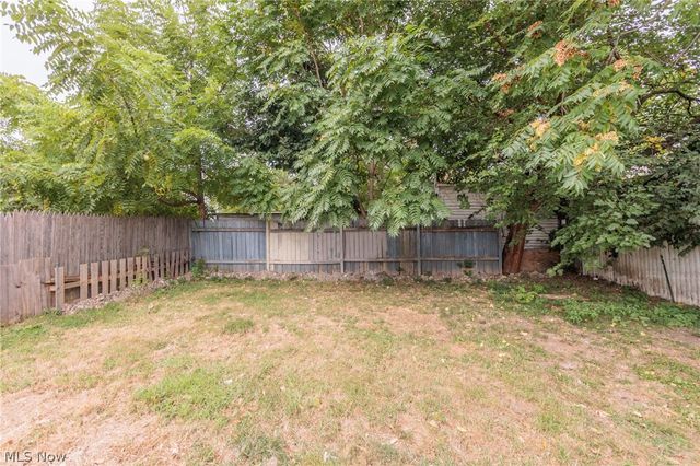 1558 Winchester Avenue, Lakewood, OH 44107