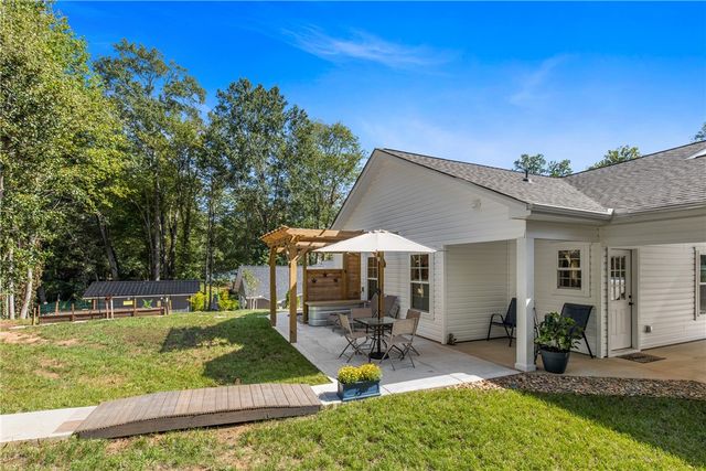 301 Shadybrook Drive B, Walhalla, SC 29691