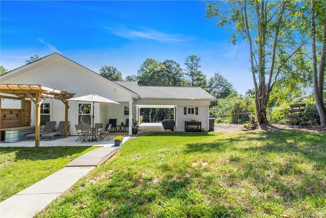 301 Shadybrook Drive B, Walhalla, SC 29691