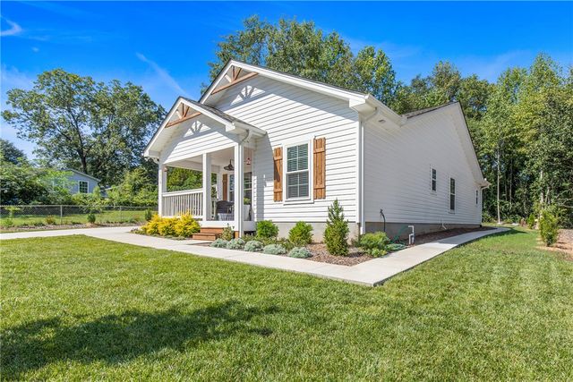 301 Shadybrook Drive B, Walhalla, SC 29691