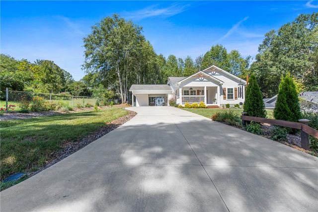 301 Shadybrook Drive B, Walhalla, SC 29691