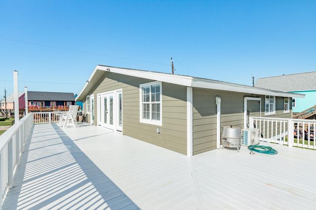 119 Nesmith Place, Freeport, TX 77541