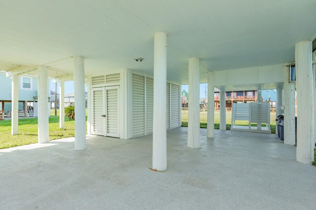 119 Nesmith Place, Freeport, TX 77541