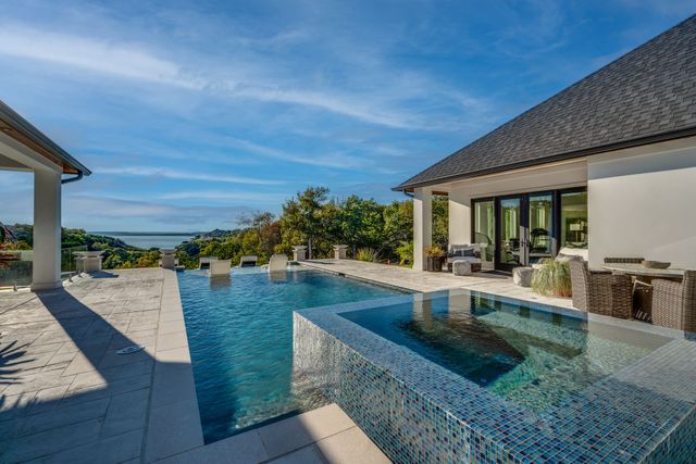 10039 Crestridge Drive, Whitney, TX 76692