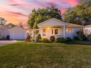 4656 Edgewood Street, Dearborn Heights, MI 48125