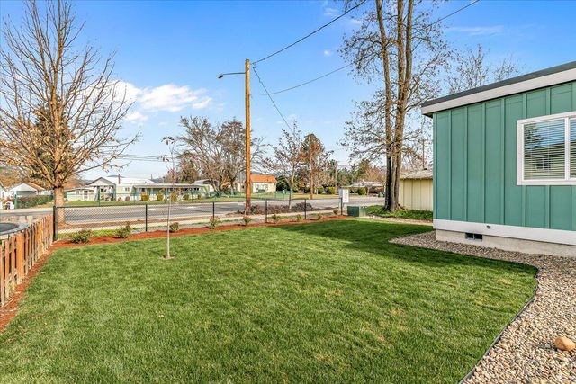 2625 Redwood Avenue, Grants Pass, OR 97527