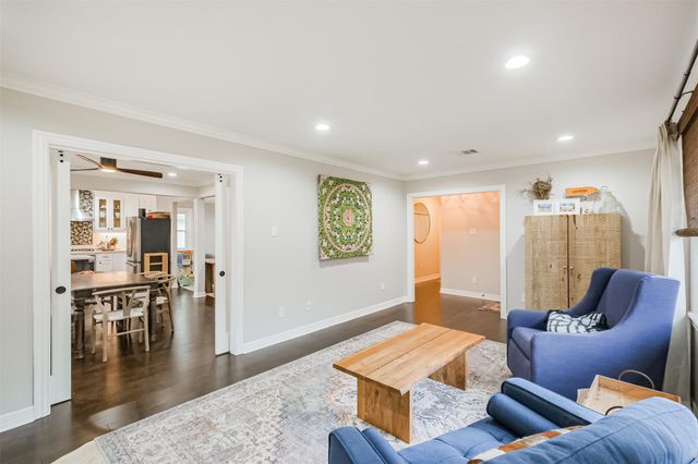 8502 Westview Drive, Spring Valley Village, TX 77055