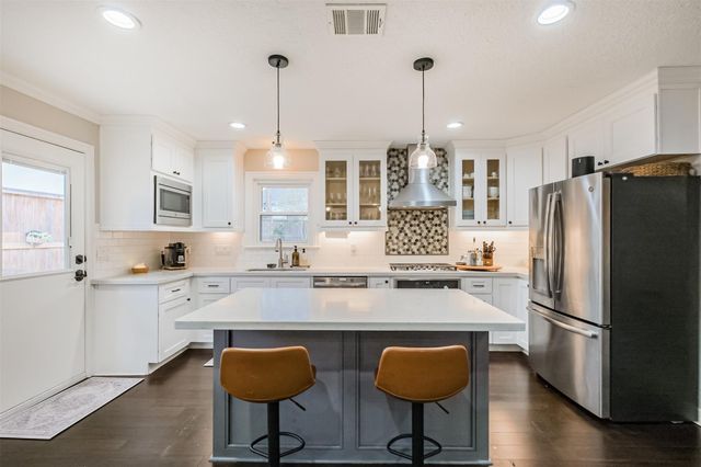 8502 Westview Drive, Spring Valley Village, TX 77055