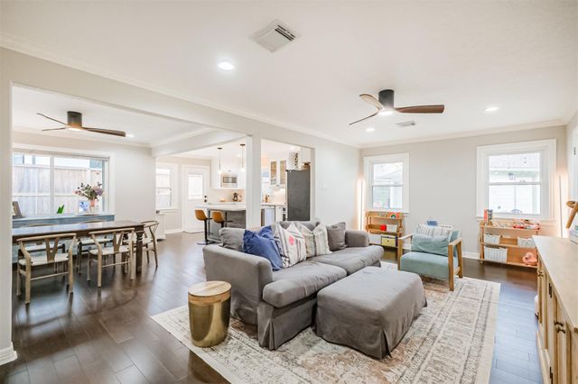 8502 Westview Drive, Spring Valley Village, TX 77055