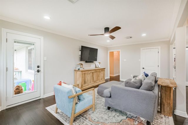 8502 Westview Drive, Spring Valley Village, TX 77055