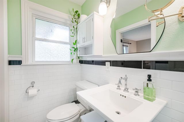 8502 Westview Drive, Spring Valley Village, TX 77055