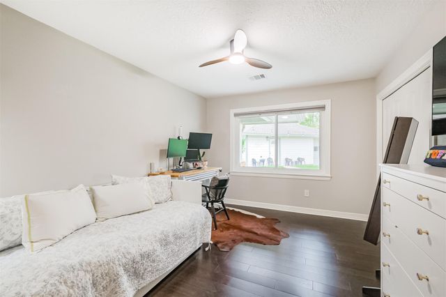 8502 Westview Drive, Spring Valley Village, TX 77055