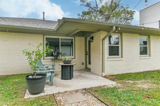 8502 Westview Drive, Spring Valley Village, TX 77055