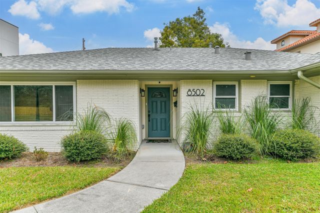 8502 Westview Drive, Spring Valley Village, TX 77055