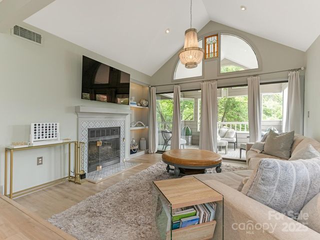 212 W 10th Street 3, Charlotte, NC 28202