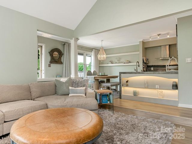 212 W 10th Street 3, Charlotte, NC 28202