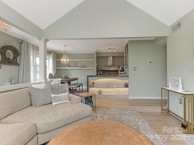 212 W 10th Street 3, Charlotte, NC 28202