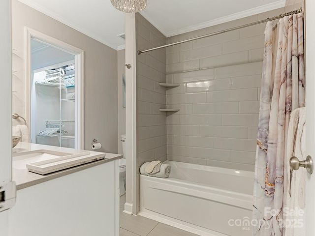 212 W 10th Street 3, Charlotte, NC 28202