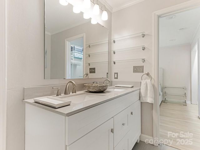 212 W 10th Street 3, Charlotte, NC 28202