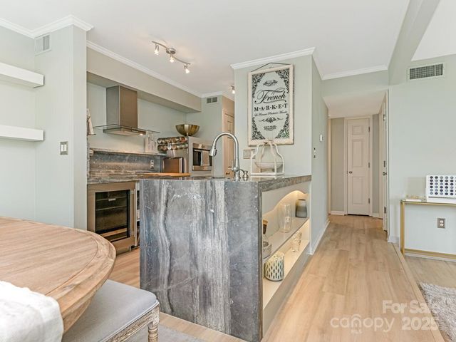 212 W 10th Street 3, Charlotte, NC 28202