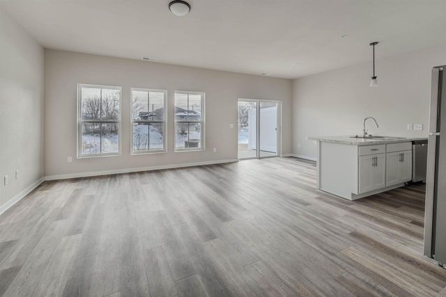 1068 W 20TH AVENUE, Oshkosh, WI 54902