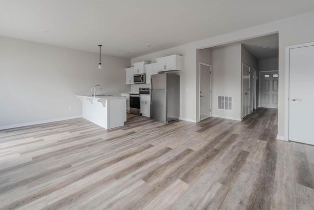 1068 W 20TH AVENUE, Oshkosh, WI 54902