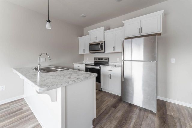 1068 W 20TH AVENUE, Oshkosh, WI 54902