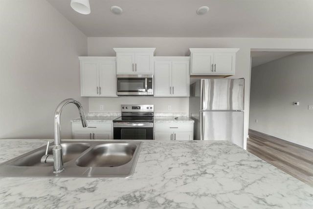 1068 W 20TH AVENUE, Oshkosh, WI 54902