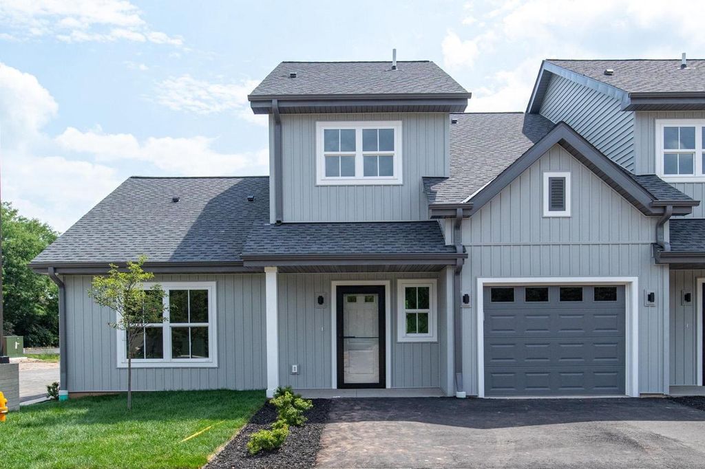 1068 W 20TH AVENUE, Oshkosh, WI 54902