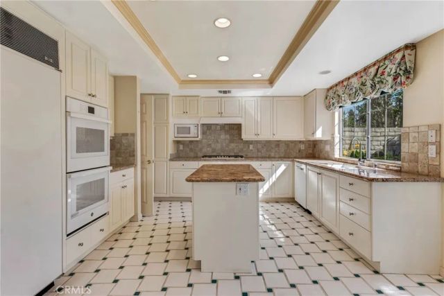 18615 Hillsboro, Porter Ranch, CA 91326
