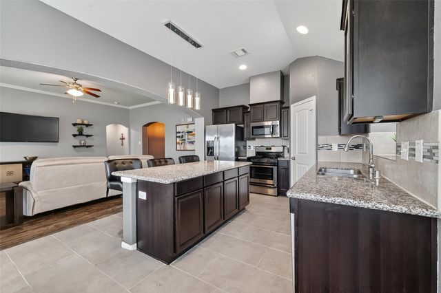 11 Coconut Palms Court, Manvel, TX 77578