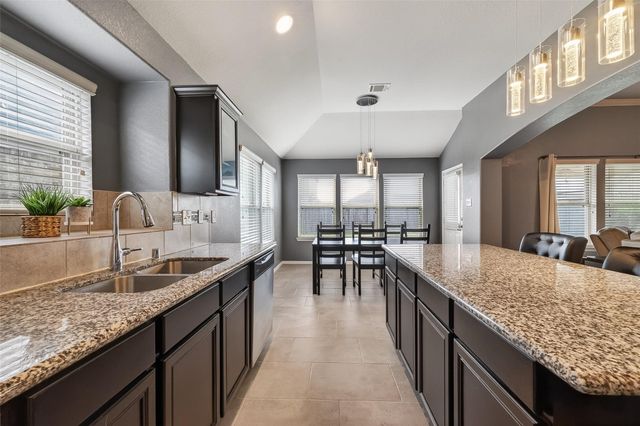 11 Coconut Palms Court, Manvel, TX 77578