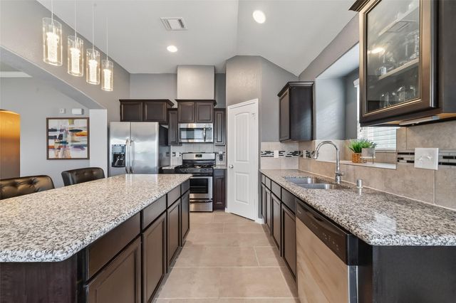 11 Coconut Palms Court, Manvel, TX 77578