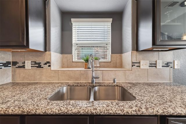 11 Coconut Palms Court, Manvel, TX 77578