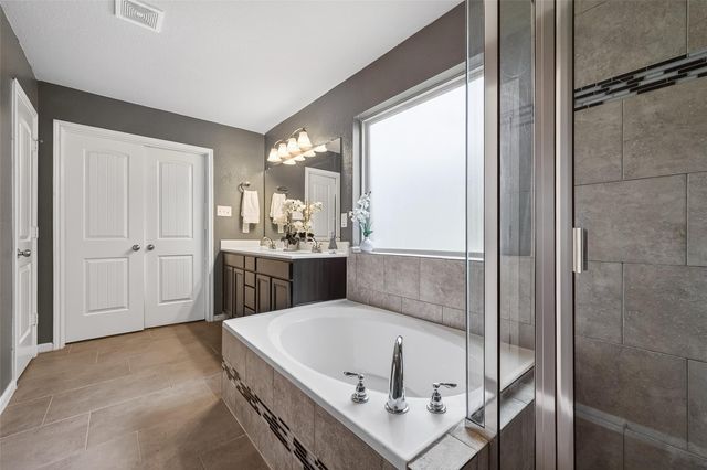 11 Coconut Palms Court, Manvel, TX 77578