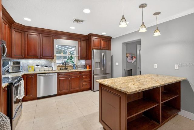 746 W WASHINGTON AVENUE W, Lake Helen, FL 32744